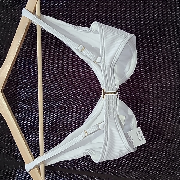 Women's Hollister Curvy High Apex Ribbed Underwire Bikini Top, size XXS, white - Picture 2 of 4